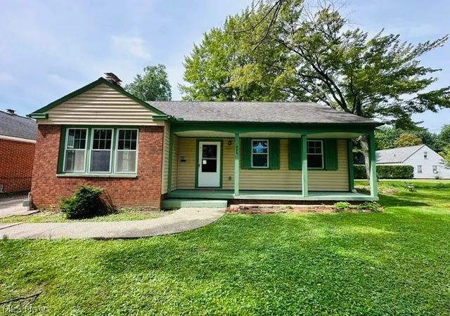 Single family home for sale at 924 Chelston Rd, Cleveland, OH 44121 | MLS# 5244118