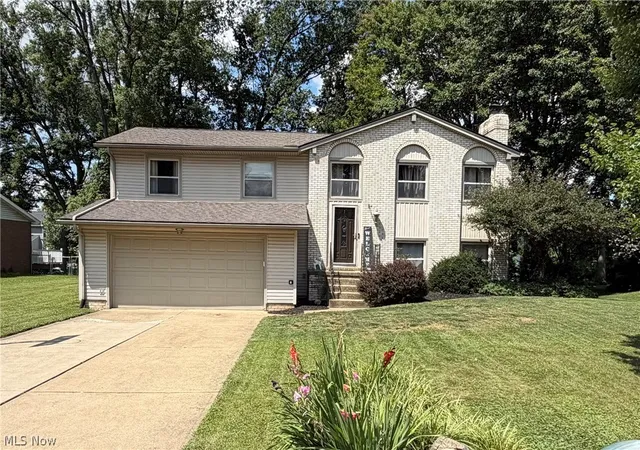 Photo 1 of Single family home for sale at 2896 Roanoke St Nw, Massillon, OH 44646 | MLS# 5243682 | Listing updated on 2026-09-11