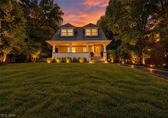 Photo 1 of Single family home for sale at 3186 Oak Rd, Cleveland, OH 44118 | MLS# 5241714 | Listing updated on 2026-09-27