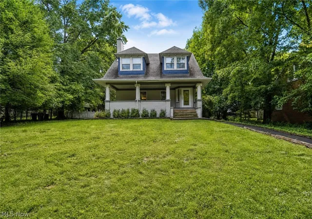 Photo 2 of Single family home for sale at 3186 Oak Rd, Cleveland, OH 44118 | MLS# 5241714 | Listing updated on 2026-09-27