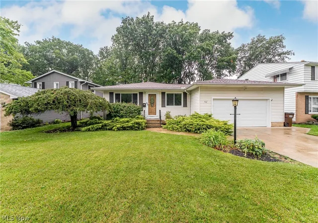 Photo 2 of Sale Pending at 7012 Edgecliff Dr, Cleveland, OH 44134 | MLS# 5242889 | Listing updated on 2026-09-14