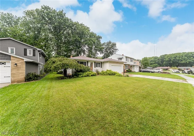 Photo 3 of Sale Pending at 7012 Edgecliff Dr, Cleveland, OH 44134 | MLS# 5242889 | Listing updated on 2026-09-14