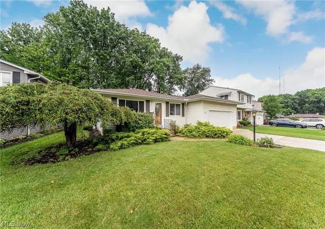 Photo 3 of Sale Pending at 7012 Edgecliff Dr, Cleveland, OH 44134 | MLS# 5242889 | Listing updated on 2026-09-14