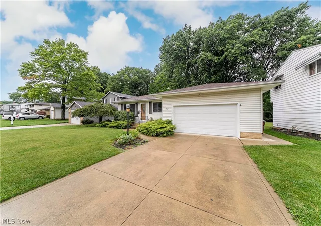 Photo 4 of Sale Pending at 7012 Edgecliff Dr, Cleveland, OH 44134 | MLS# 5242889 | Listing updated on 2026-09-14
