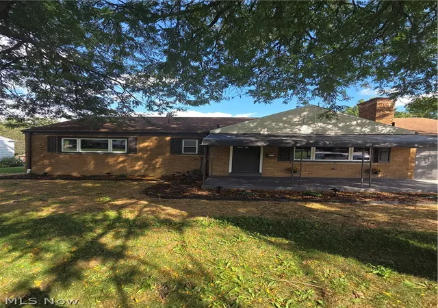 Photo 3 of Single family home for sale at 151 S Beverly Ave, Youngstown, OH 44515 | MLS# 5238863 | Listing updated on 2026-09-15