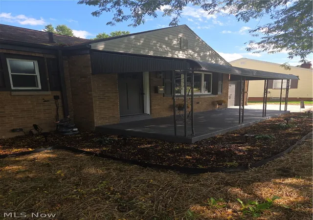 Photo 3 of Single family home for sale at 151 S Beverly Ave, Youngstown, OH 44515 | MLS# 5238863 | Listing updated on 2026-09-15