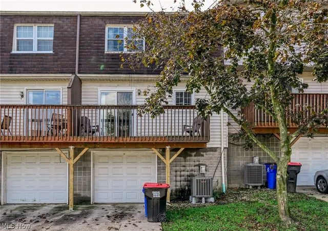 Listing Photo 2 - Condo for sale in building located at 1317 Sandelwood Oval, Kent, OH 44240