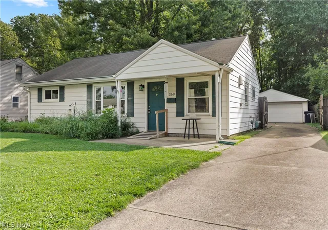 Single family home for sale at 369 White Oak Dr, Elyria, OH 44035 | MLS# 5243914