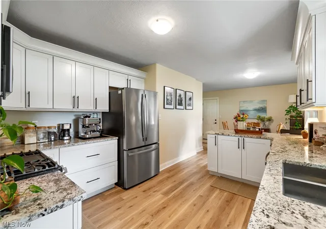 Photo 2 of Sale Pending at 195 Westview Ave, Wadsworth, OH 44281 | MLS# 5244013 | Listing updated on 2026-09-14