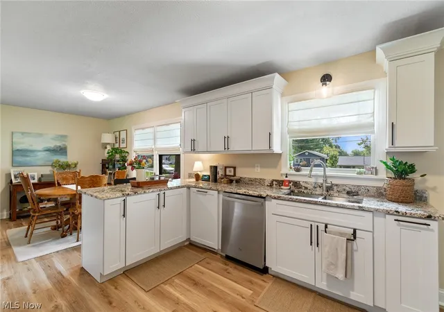 Photo 3 of Sale Pending at 195 Westview Ave, Wadsworth, OH 44281 | MLS# 5244013 | Listing updated on 2026-09-14