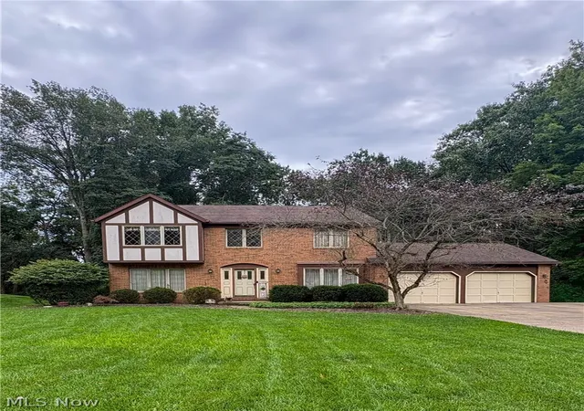 Photo 1 of Single family home for sale at 513 Park Ridge Dr, Munroe Falls, OH 44262 | MLS# 5243581 | Listing updated on 2026-10-07