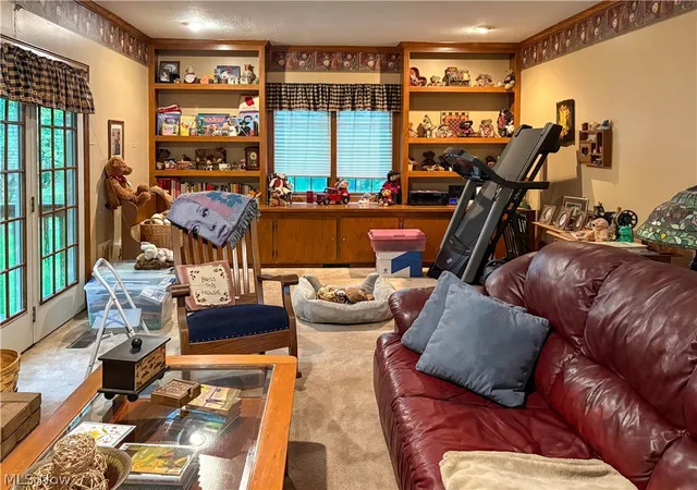 Photo 2 of Single family home for sale at 513 Park Ridge Dr, Munroe Falls, OH 44262 | MLS# 5243581 | Listing updated on 2026-10-07