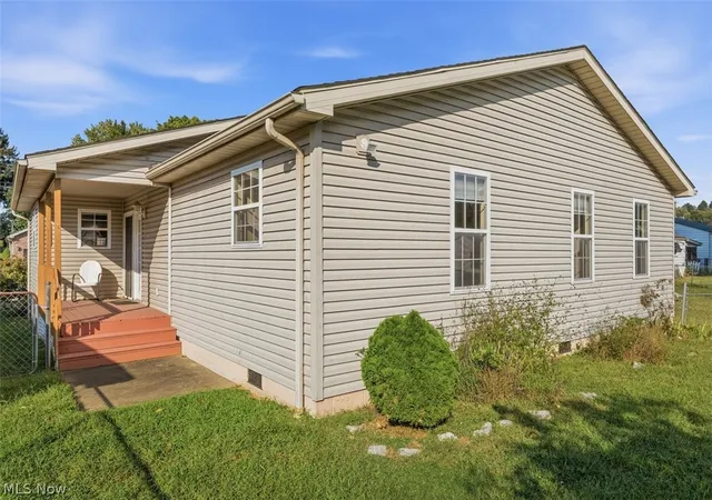Photo 3 of Single family home for sale at 1302 27th Street, Vienna, WV 26105 | MLS# 5243732 | Listing updated on 2026-09-11