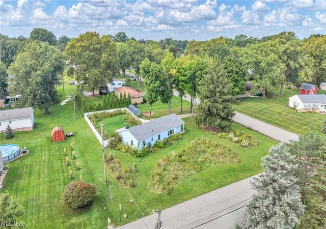 Single family home for sale at 5565 Brentwood Ave NW, North Canton, OH 44720 | MLS# 5241342