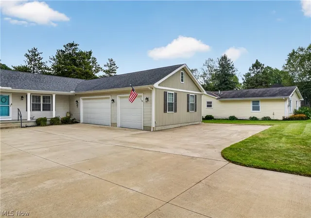 Photo 4 of Single family home for sale at 1110 Evening Star Dr, Roaming Shores, OH 44085 | MLS# 5242829 | Listing updated on 2026-09-13
