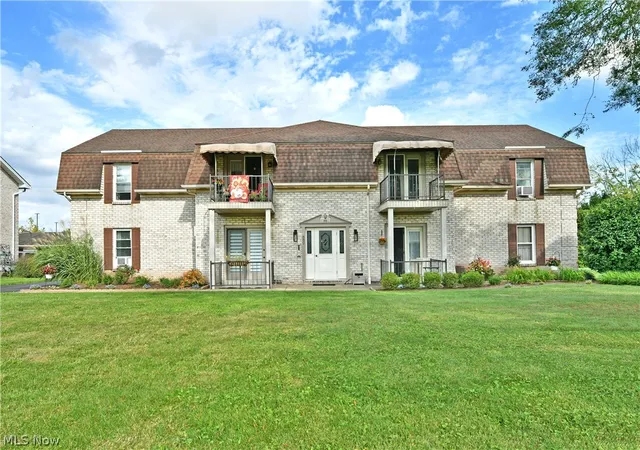 Photo 1 of Sale Pending at 882 Pearson Cir #1, Youngstown, OH 44512 | MLS# 5243130 | Listing updated on 2026-09-13