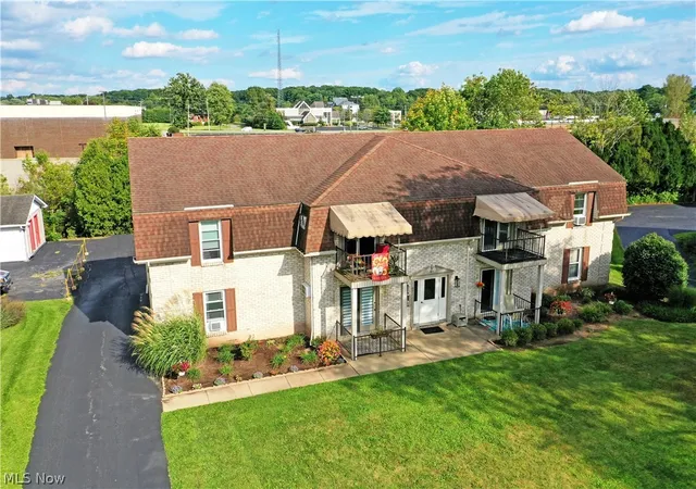 Photo 2 of Sale Pending at 882 Pearson Cir #1, Youngstown, OH 44512 | MLS# 5243130 | Listing updated on 2026-09-13