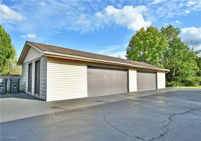 Photo 35 of Sale Pending at 882 Pearson Cir #1, Youngstown, OH 44512 | MLS# 5243130 | Listing updated on 2026-09-13