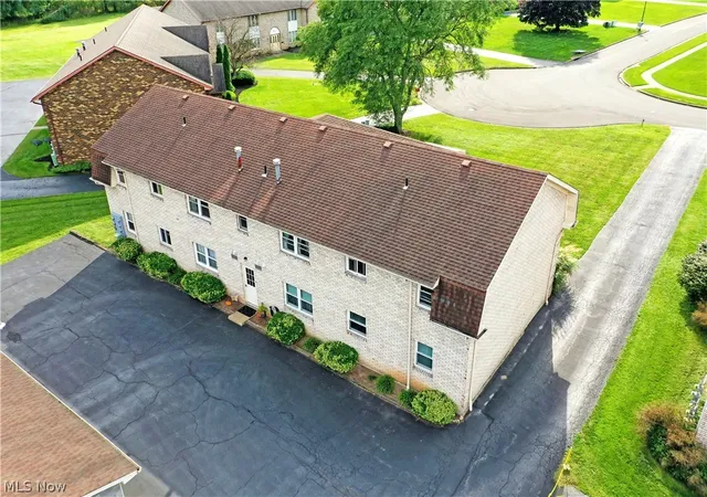 Photo 3 of Sale Pending at 882 Pearson Cir #1, Youngstown, OH 44512 | MLS# 5243130 | Listing updated on 2026-09-13