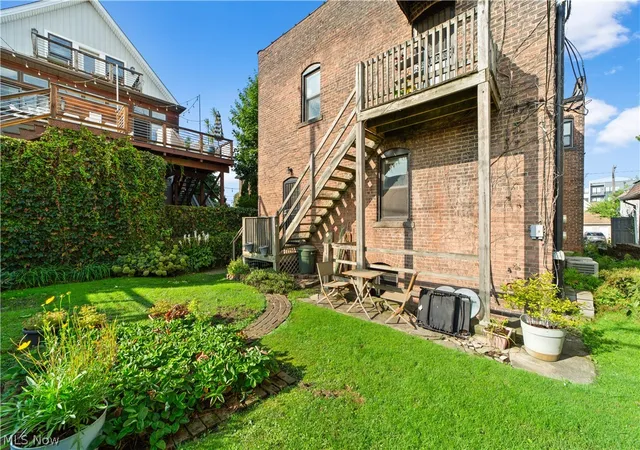 Listing Photo 2 - Condo for sale in building located at 1287 W 69th St, Cleveland, OH 44102