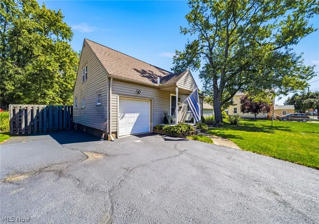 Photo 3 of Sale Pending at 408 Berea St, Berea, OH 44017 | MLS# 5243900 | Listing updated on 2026-09-13