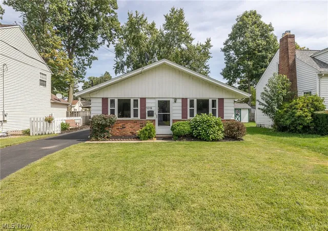 Single family home for sale at 1019 Elmwood Dr, Willoughby, OH 44094 | MLS# 5240556