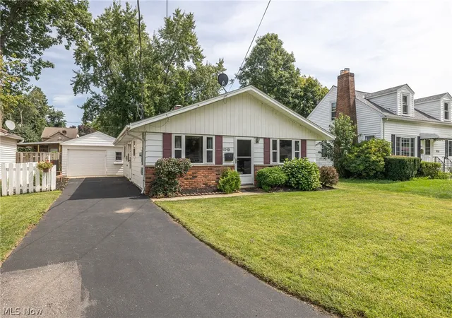 Photo 2 of Single family home for sale at 1019 Elmwood Dr, Willoughby, OH 44094 | MLS# 5240556 | Listing updated on 2026-09-13