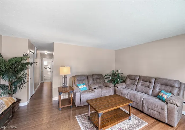Photo 2 of Single family home for sale at 1019 Elmwood Dr, Willoughby, OH 44094 | MLS# 5240556 | Listing updated on 2026-09-13