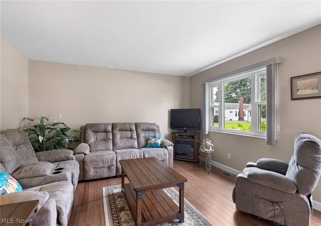 Photo 3 of Single family home for sale at 1019 Elmwood Dr, Willoughby, OH 44094 | MLS# 5240556 | Listing updated on 2026-09-13