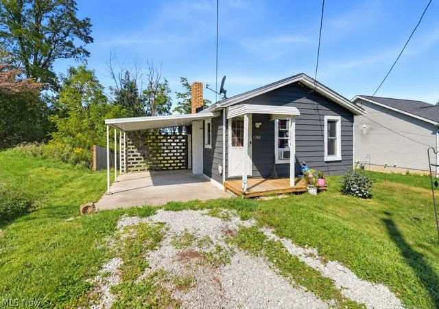 Photo 2 of Single family home for sale at 1362 Yellowstone Ave, Akron, OH 44310 | MLS# 5240351 | Listing updated on 2026-09-11