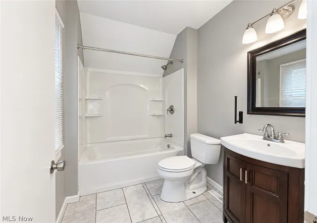 Listing Photo 2 - Condo for sale in building located at 228 Gates, Elyria, OH 44035