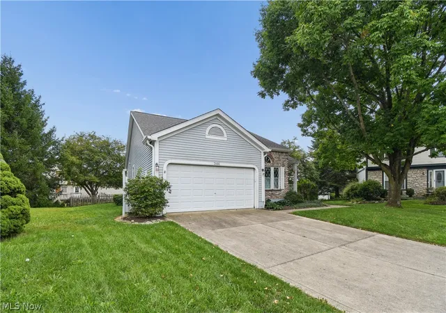 Photo 2 of Sale Pending at 3166 Plainfield Ct, Pickerington, OH 43147 | MLS# 5244185 | Listing updated on 2026-10-02