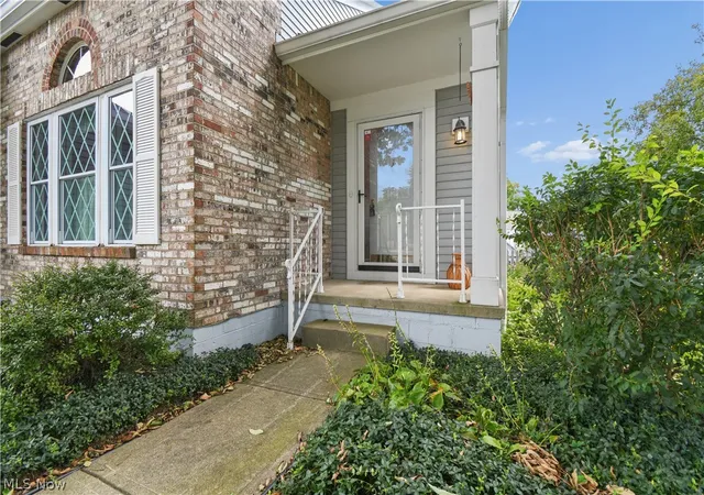 Photo 3 of Sale Pending at 3166 Plainfield Ct, Pickerington, OH 43147 | MLS# 5244185 | Listing updated on 2026-10-02