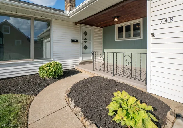 Photo 2 of Single family home for sale at 748 Hemlock St Nw, Massillon, OH 44647 | MLS# 5244187 | Listing updated on 2026-09-21