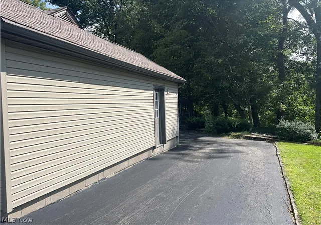 Photo 2 of Single family home for sale at 3255 Meadowlark Ln, Youngstown, OH 44511 | MLS# 5244189 | Listing updated on 2026-09-11