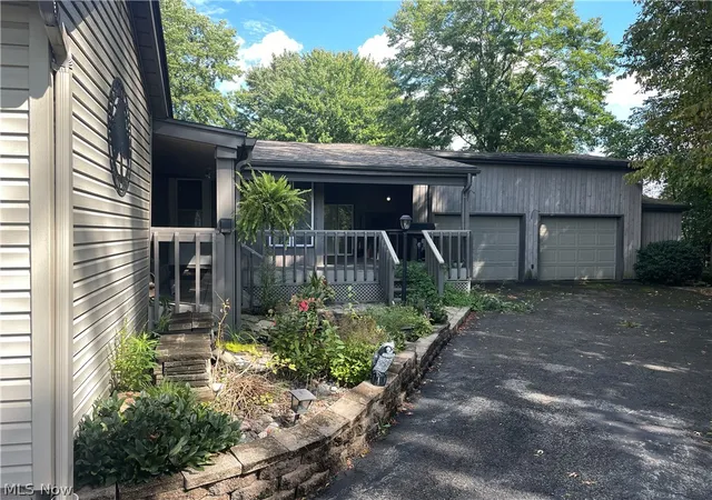 Photo 3 of Single family home for sale at 3255 Meadowlark Ln, Youngstown, OH 44511 | MLS# 5244189 | Listing updated on 2026-09-11