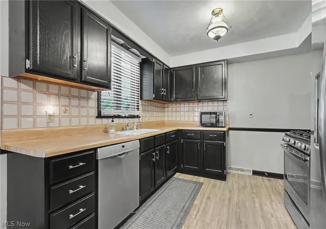 Photo 3 of Single family home for sale at 3061 Palmarie Dr, Youngstown, OH 44514 | MLS# 5243041 | Listing updated on 2026-09-14