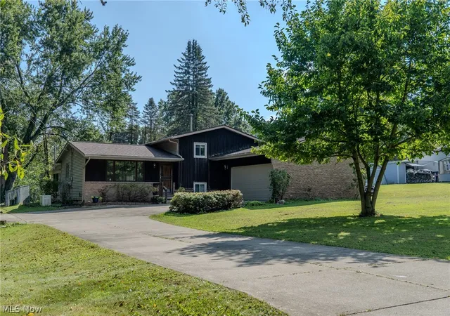 Photo 2 of Single family home for sale at 2848 Pressler Rd, Green, OH 44685 | MLS# 5244090 | Listing updated on 2026-09-11