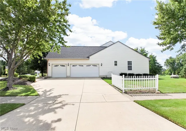 Photo 3 of Sale Pending at 5166 Weatherstone Dr, North Ridgeville, OH 44039 | MLS# 5243209 | Listing updated on 2026-09-15
