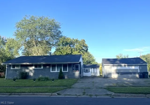Photo 1 of Single family home for sale at 902 Warrington Rd, Akron, OH 44320 | MLS# 5243170 | Listing updated on 2026-09-30