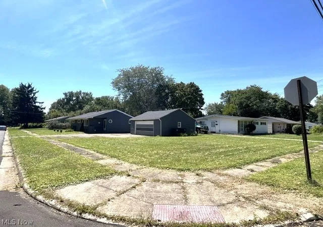 Photo 21 of Single family home for sale at 902 Warrington Rd, Akron, OH 44320 | MLS# 5243170 | Listing updated on 2026-09-30