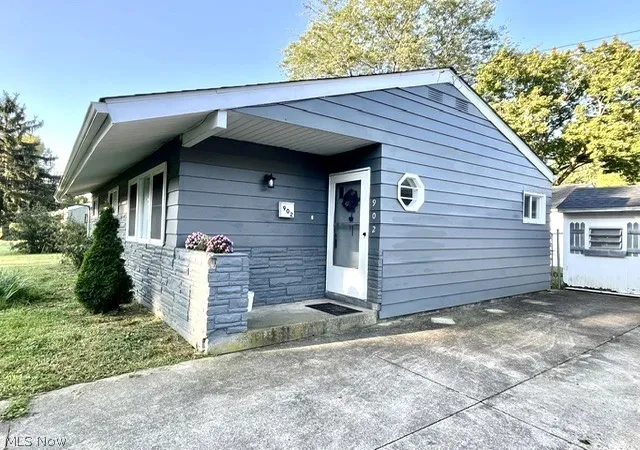 Photo 3 of Single family home for sale at 902 Warrington Rd, Akron, OH 44320 | MLS# 5243170 | Listing updated on 2026-09-30
