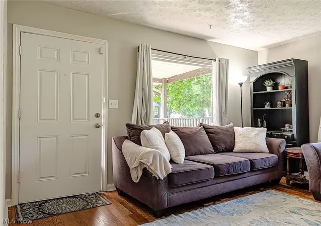 Photo 3 of Single family home for sale at 417 Douglas St NE, Warren, OH 44483 | MLS# 5243133 | Listing updated on 2026-09-11