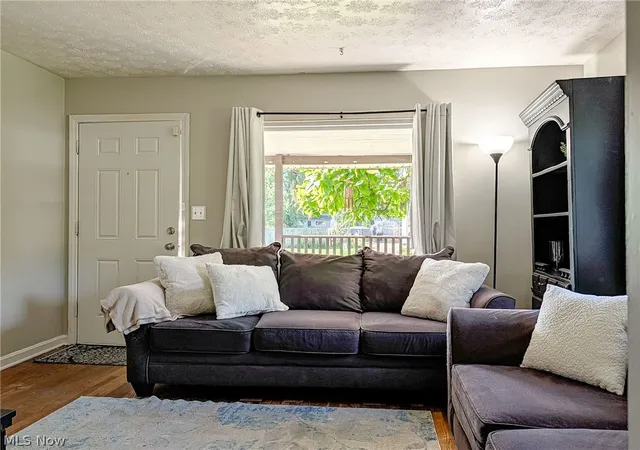 Photo 4 of Single family home for sale at 417 Douglas St NE, Warren, OH 44483 | MLS# 5243133 | Listing updated on 2026-09-11