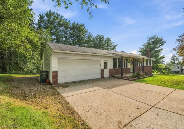 Photo 3 of Single family home for sale at 5220 Woodlynn St Ne, East Canton, OH 44730 | MLS# 5244203 | Listing updated on 2026-09-29