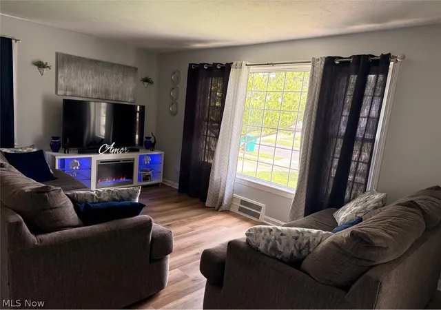 Photo 4 of Single family home for sale at 5522 Hollywood Ave, Maple Heights, OH 44137 | MLS# 5244182 | Listing updated on 2026-09-11