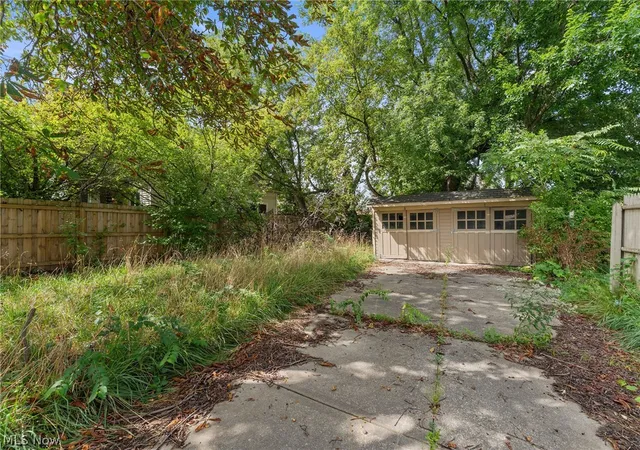 Listing Photo 2 - Condo for sale in building located at 3676 E 65th St, Cleveland, OH 44105