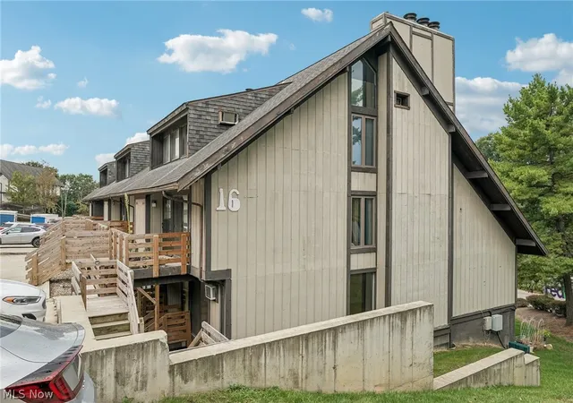 Photo 3 of Condo for sale at 1583 Treetop Trl, Akron, OH 44313 | MLS# 5244132 | Listing updated on 2026-09-11