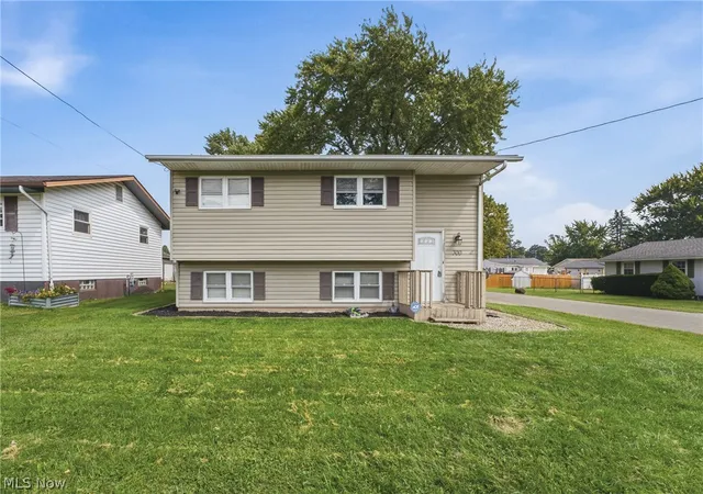 Photo 1 of Single family home for sale at 300 27th Street Nw, Massillon, OH 44647 | MLS# 5244224 | Listing updated on 2026-10-01