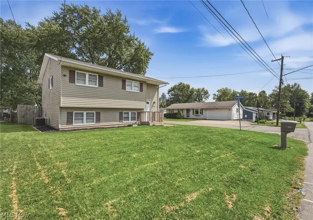 Photo 2 of Single family home for sale at 300 27th Street Nw, Massillon, OH 44647 | MLS# 5244224 | Listing updated on 2026-10-01